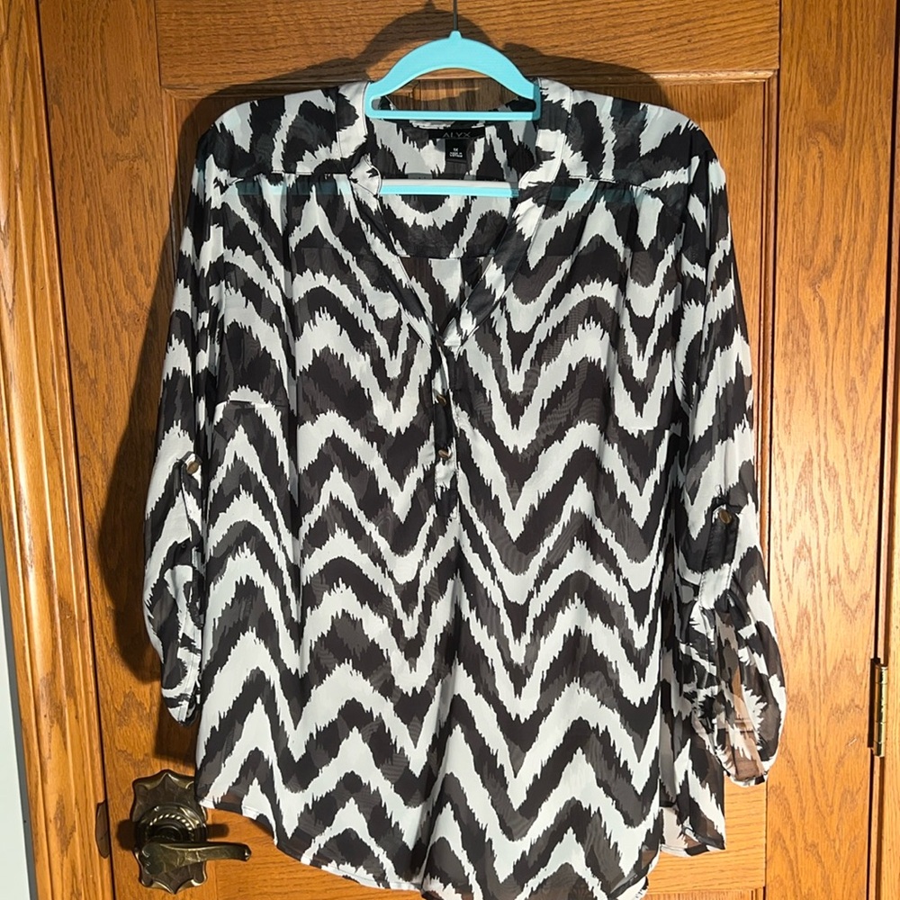 Sheer fabric in black & white - Picture 1 of 5